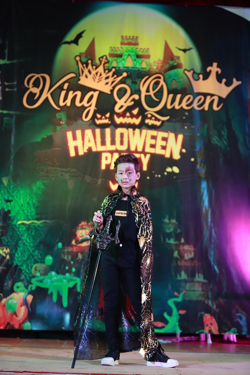 Mẫu nhí Tiến Trà lên ngôi “vua” trong Kids Halloween Party