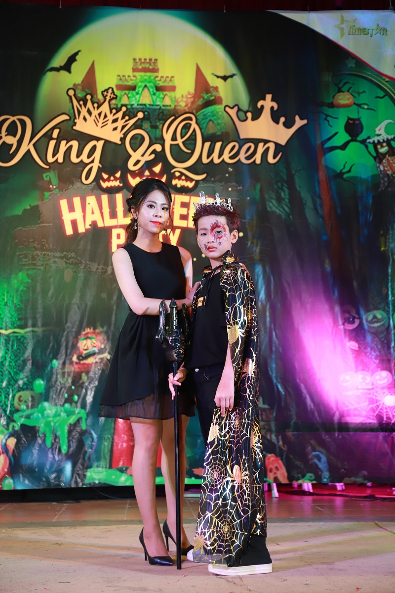 Mẫu nhí Tiến Trà lên ngôi “vua” trong Kids Halloween Party