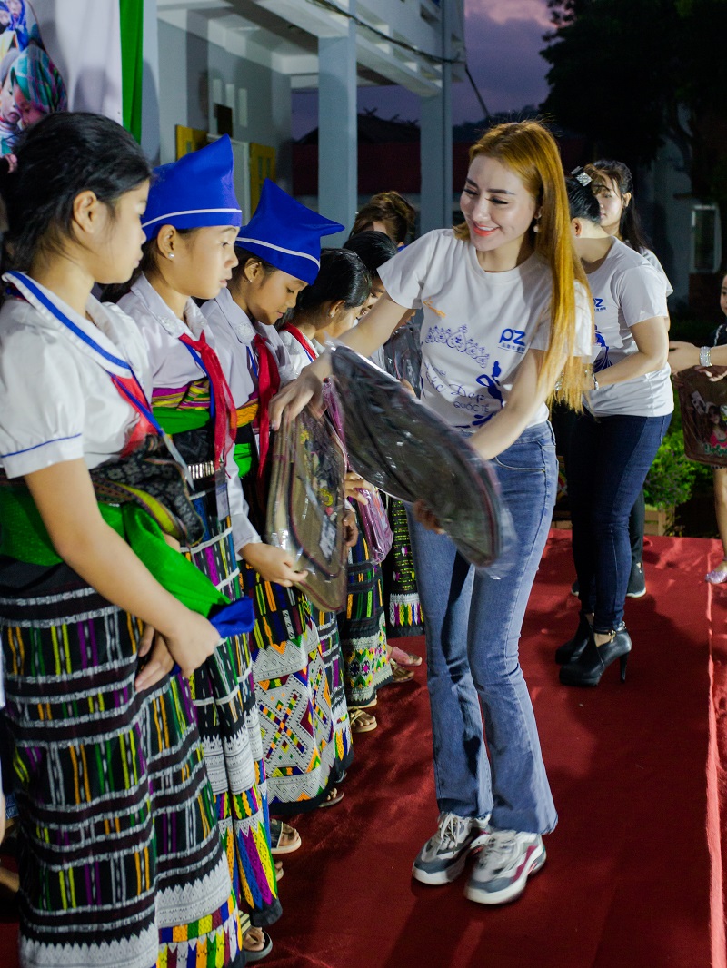 Hoa hậu Quốc tế Taiwan Lê Hải Yến hạnh phúc trong chuyến thiện nguyện cho các em nhỏ tại Thanh Hóa