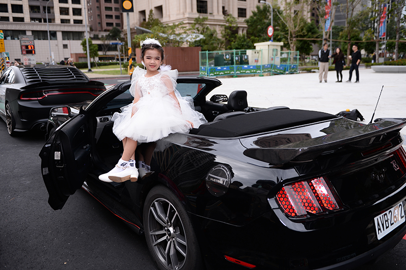 Thí sinh tham dự nghi thức thảm đỏ với siêu xe có một không hai trong sự kiện Hoa hậu - Nam Vương quốc tế Taiwan 2019