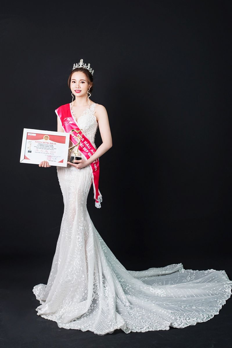 Hoa hậu Trà My - Đại diện phóng viên của Tạp chí online Nghệ nhân và Thương hiệu tại Đài Loan