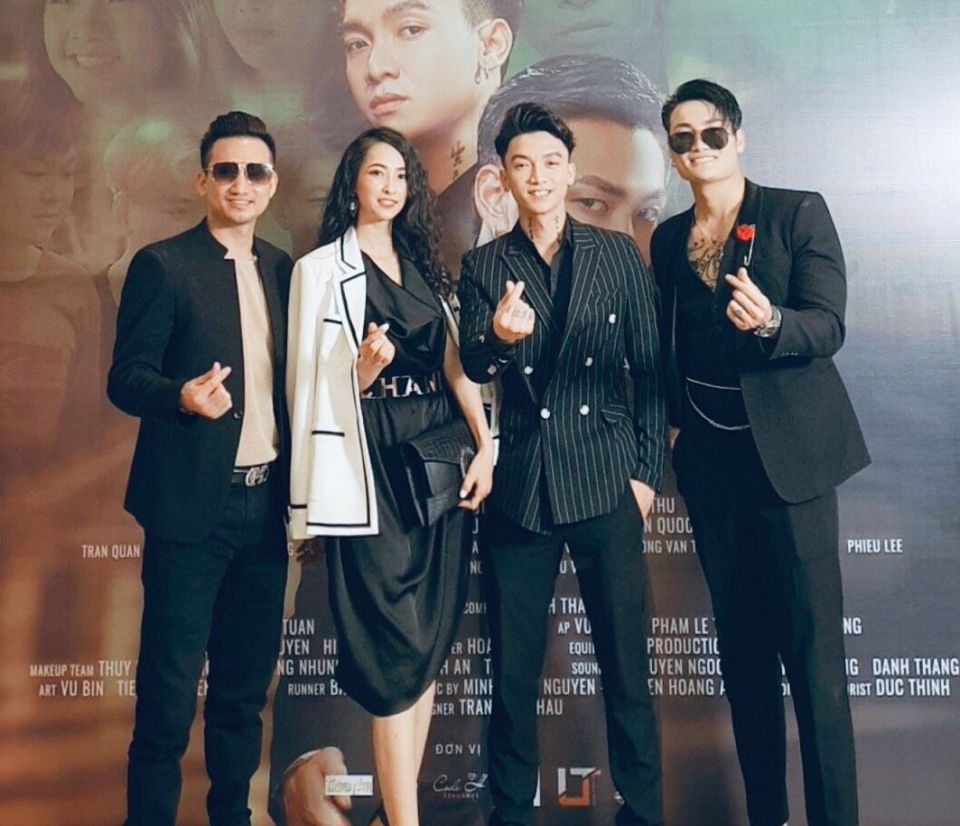 Đạo diễn Mr Snake và 'nữ hoàng Kangen Water' Julie Nguyễn dự buổi lễ ra mắt phim ca nhạc 'Máu huynh đệ' của ca sĩ Khả Quân và Phan Anh 