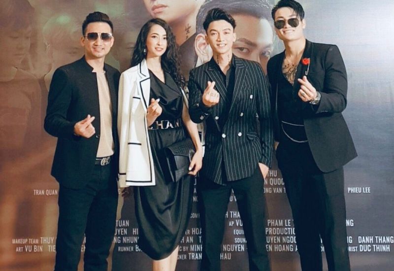 Đạo diễn Mr Snake và 'nữ hoàng Kangen Water' Julie Nguyễn dự buổi lễ ra mắt phim ca nhạc 'Máu huynh đệ' của ca sĩ Khả Quân và Phan Anh  